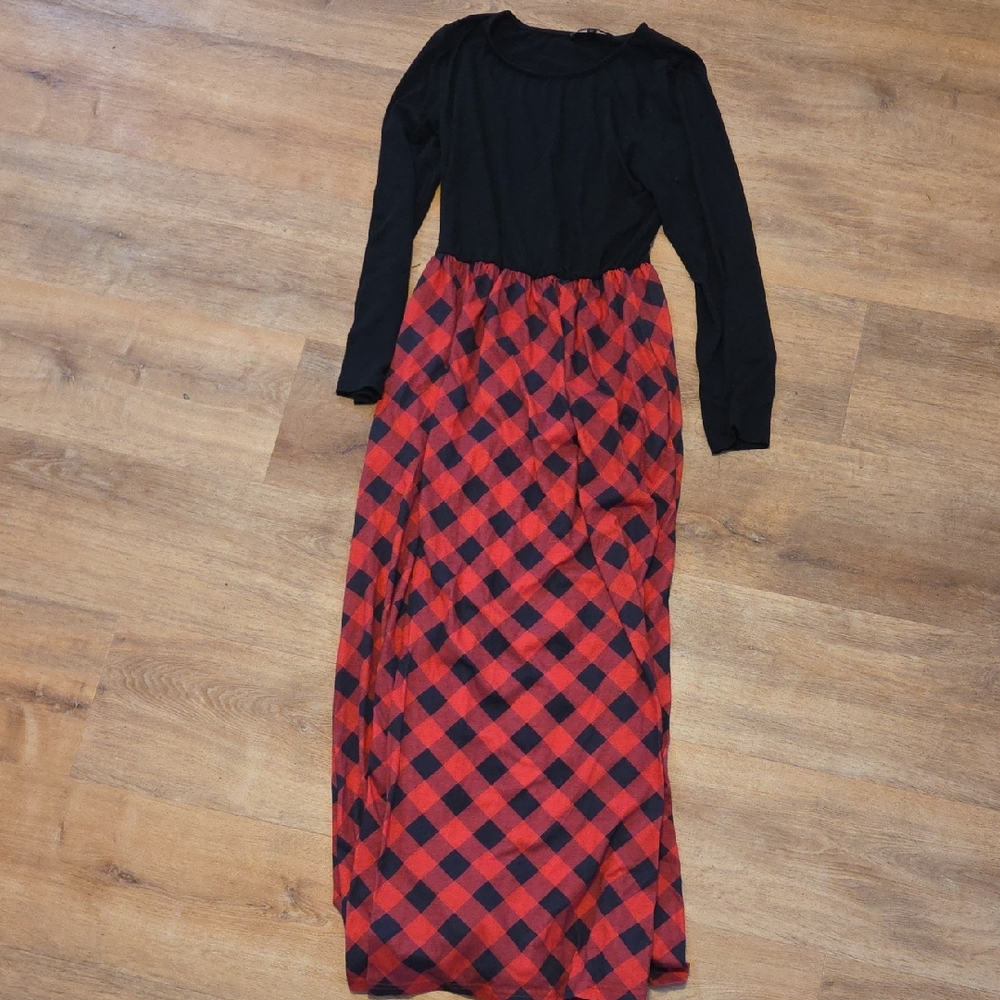 5 For 25$ Black and Red Plaid Long Sleeve Dress